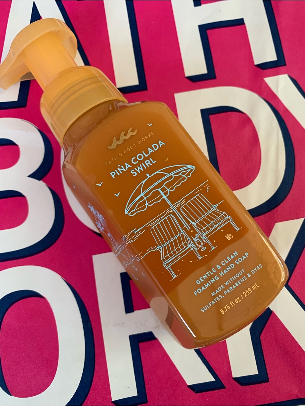 NWT Bath & Body Works Piña Colada Swirl Foaming Hand Soap - Picture 2 of 3